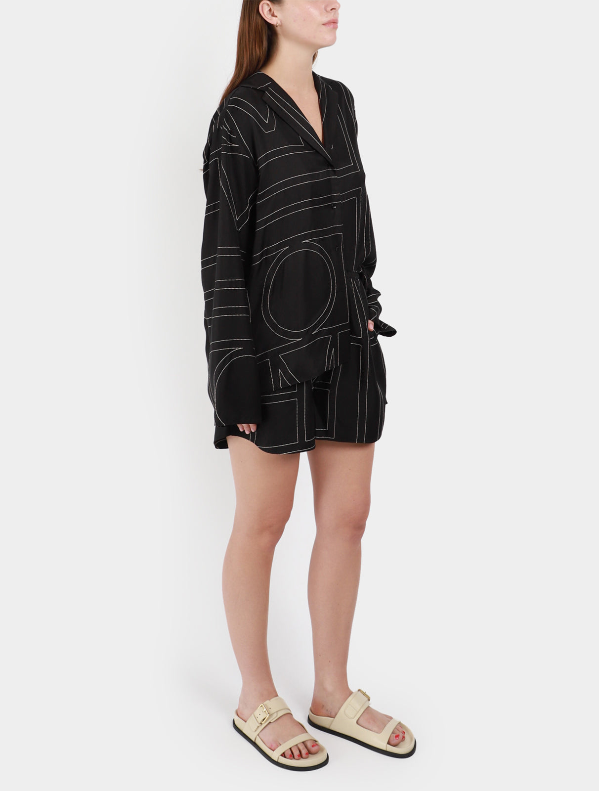toteme-monogram-silk-pj-shorts-black_2