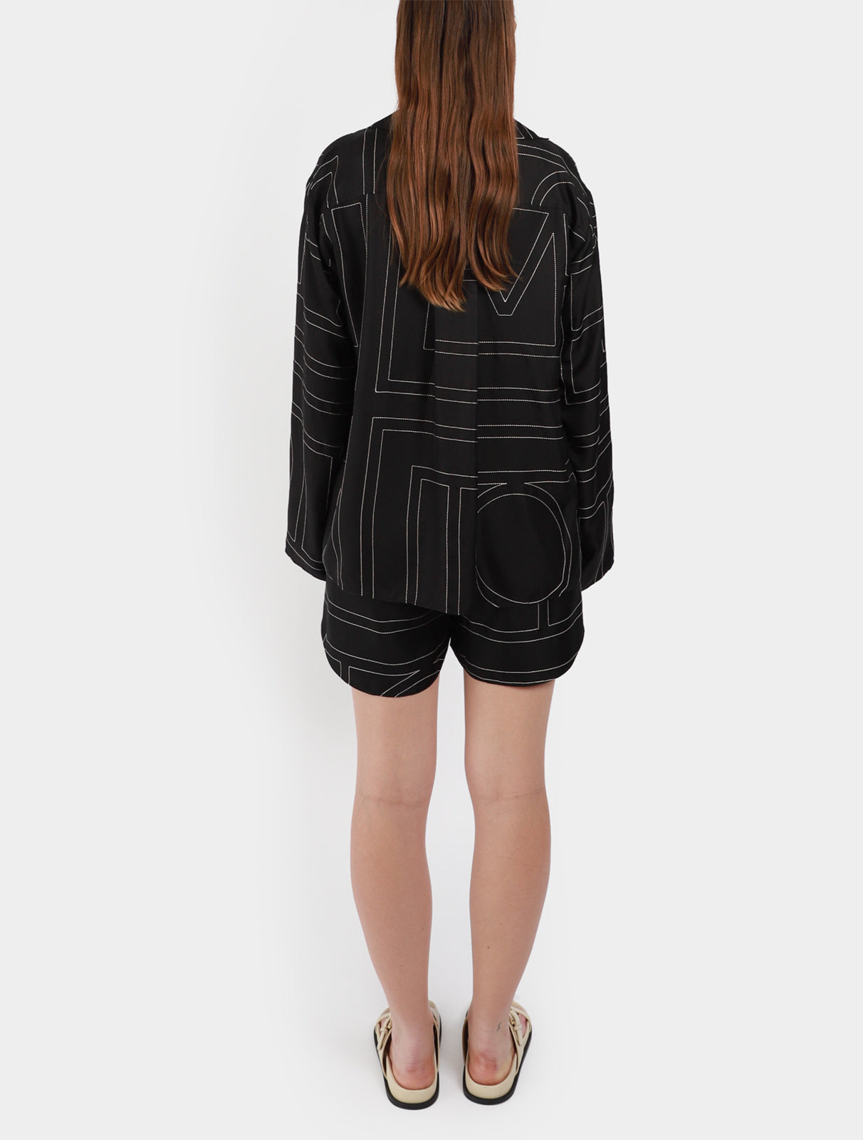 toteme-monogram-silk-pj-shorts-black_3
